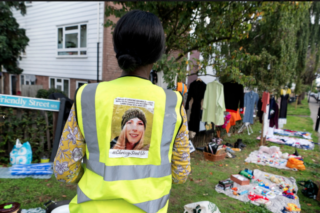 På Friendly Street i Lewisham anordnas en loppmarknad, där kunderna själva bestämmer vad de vill betala för varorna