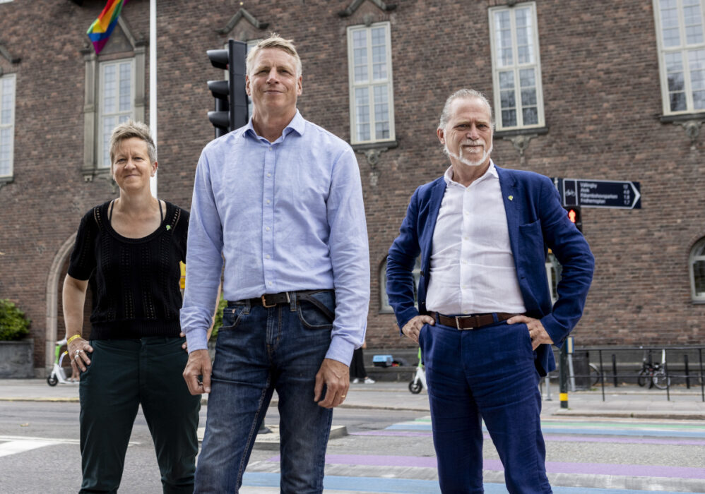 Det ser ut som att Miljöpartiets Ulrika Westerlund och Daniel Helldén får göra Per Bolund sällskap i den svenska riksdagen.