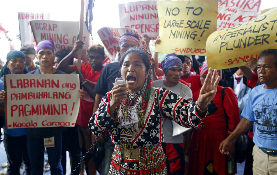 Ursprungsbefolkning i Filippinerna protesterar mot ett gruvbolags intrång på deras förfäders mark, Pasay city, sydöst om Manila 2017.