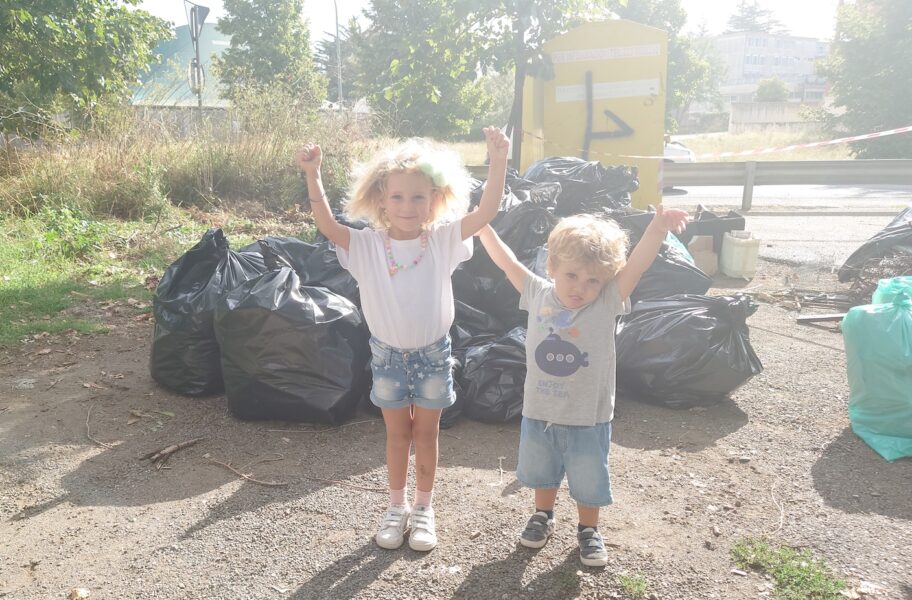 Syskonen Irene-Blue och Giorgio-Elio gjorde en städinsats under World cleanup day.