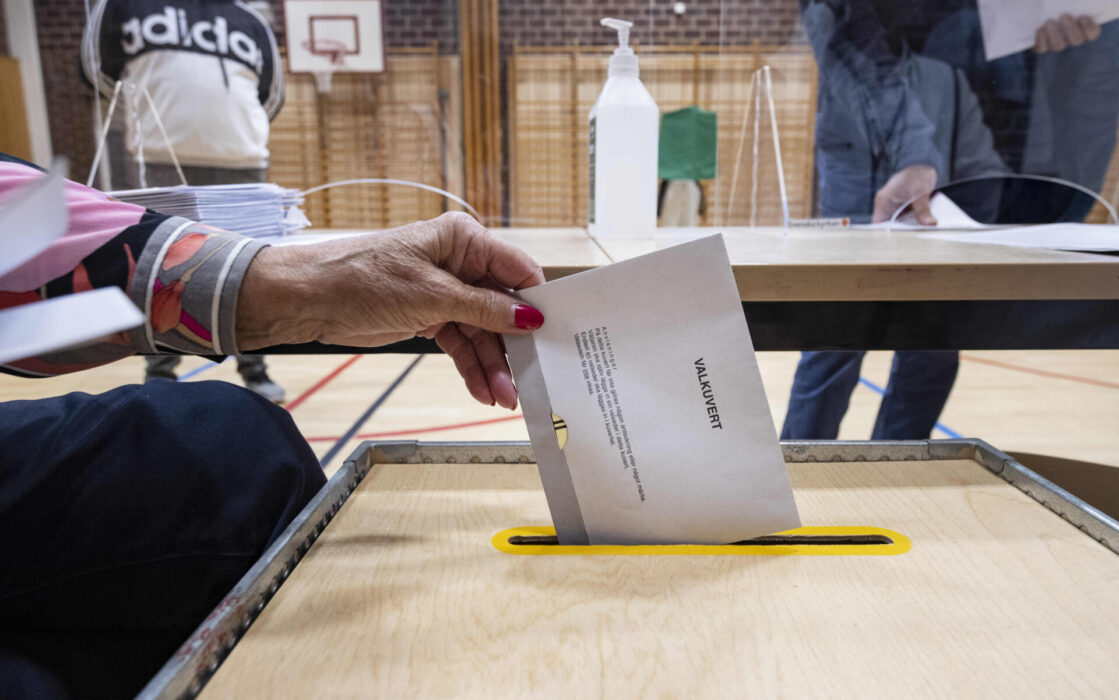 I 75 valdistrikt har omkring var tionde väljare lagt sin röst på ett parti som inte finns representerat i riksdagen.