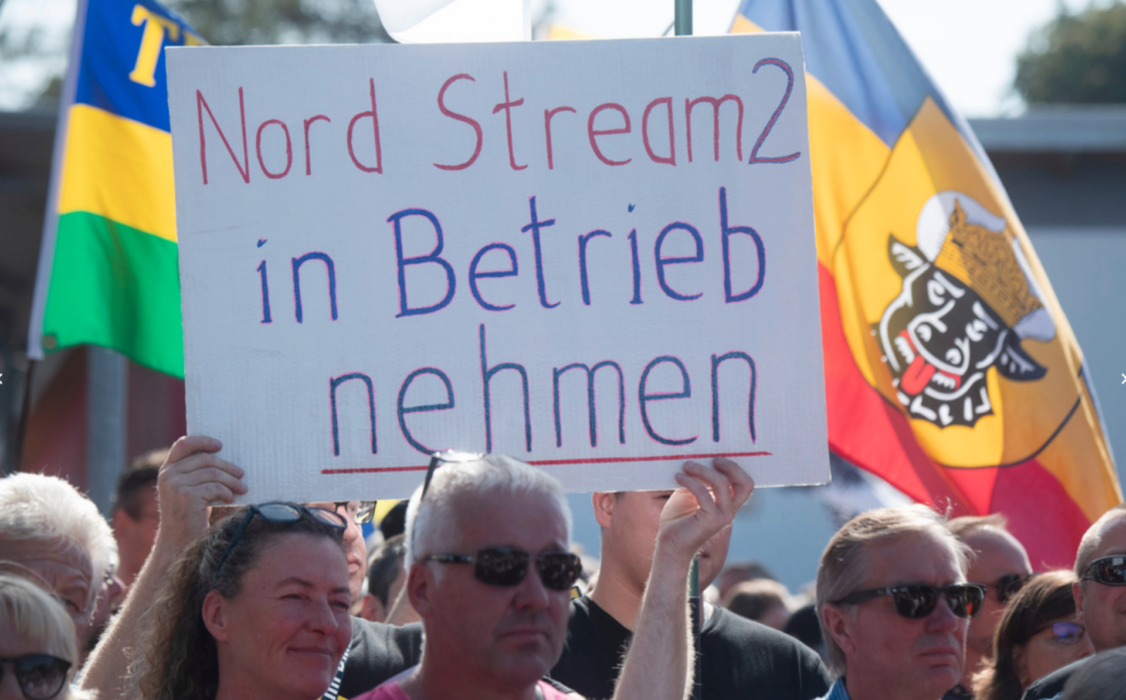 Regeringskritiska demonstranter i tyska Lubmin den 4 september vill att den ryska gasledningen Nordstream 2 ska tas i bruk.