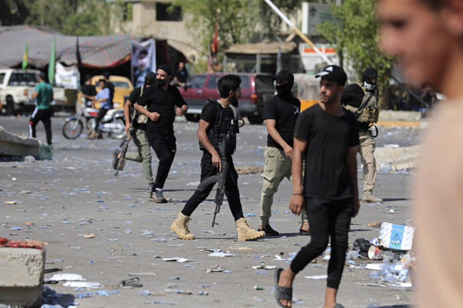 På Bagdads gator har strider rasat den senaste tiden, som följd på en långdragen politisk kris.