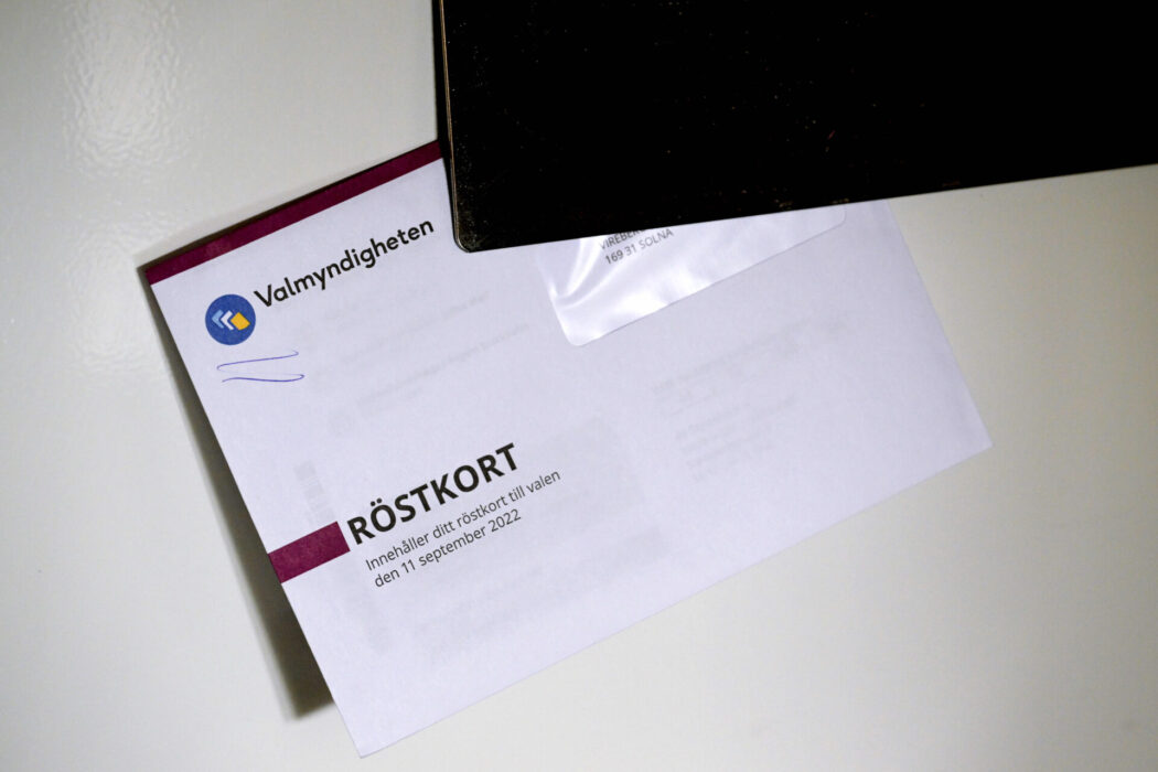 En moderat och en vänsterpartist kommer in riksdagen tack vare personkryss.