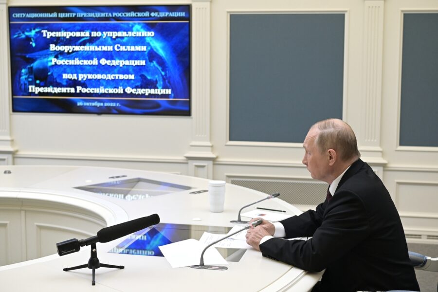Vladimir Putin följde kärnvapenövningen på videolänk från Moskva, vilket kablades ut i ryska medier under onsdagen.