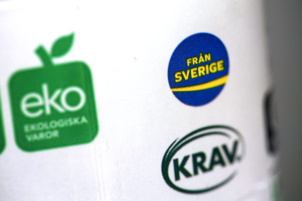 Krav uppdaterar en del av sina certifieringsregler efter tidigare avslöjanden om missförhållanden och brott mot djurskyddslagen på flera Krav-märkta gårdar.