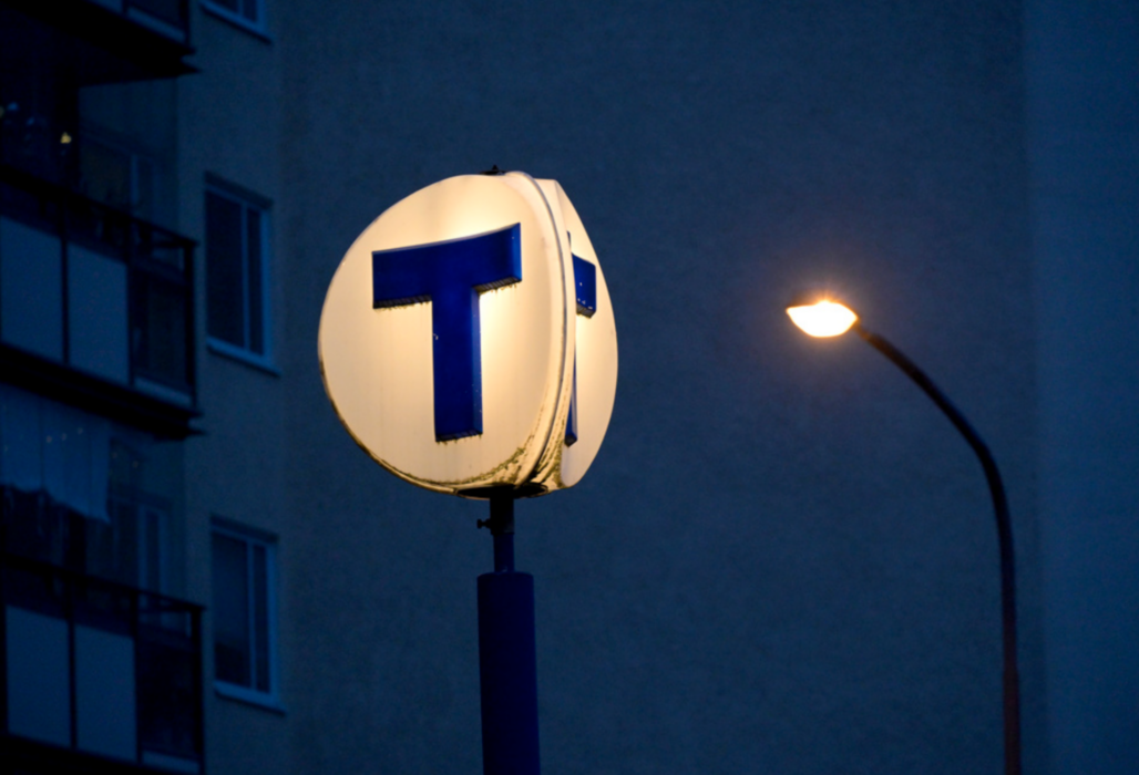 Problemen uppstod i samband med att de nya C30-tågen infördes, skriver Dagens Nyheter.