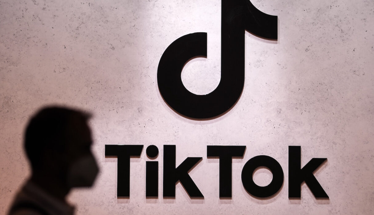 Tiktok uppger att den här typen av innehåll – "exploaterande tiggeri" – inte är tillåtet i appen, enligt BBC.