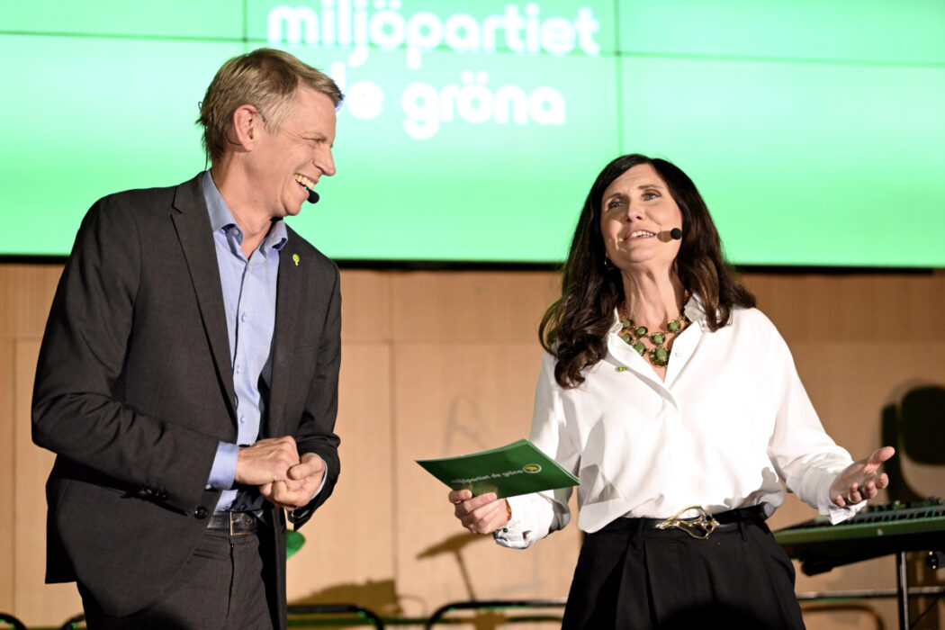 Miljöpartiets språkrör Per Bolund och Märta Stenevi under valvakan.