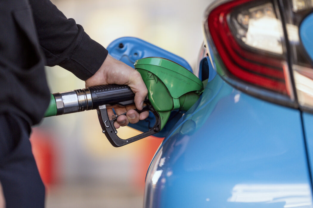 Regeringen och SD vill tillfälligt sänka energiskatten.