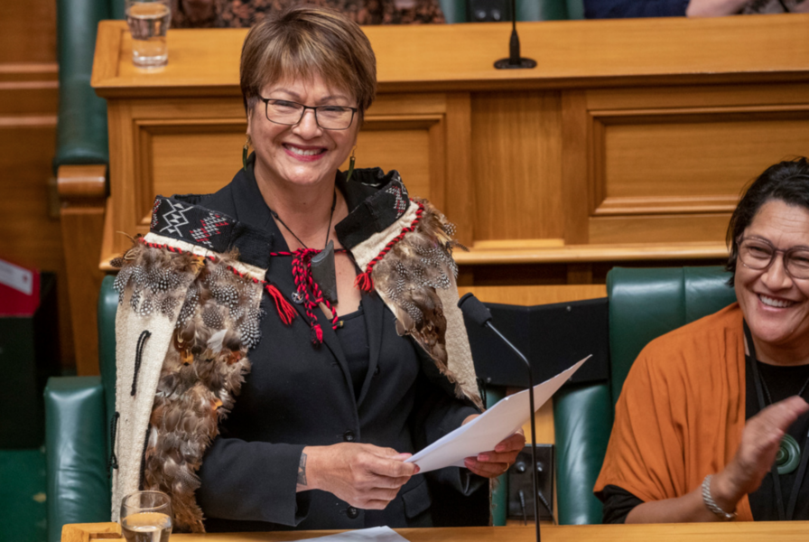 Soraya Peke-Mason vid debuten i Nya Zeelands parlament.