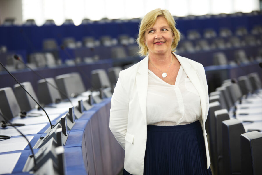 Är Karin Karlsbro välkommen i Europasamarbetet eller inte? Liberalernas ledarskap är inte längre välkommet till  Renew Europes aktiviteter.
