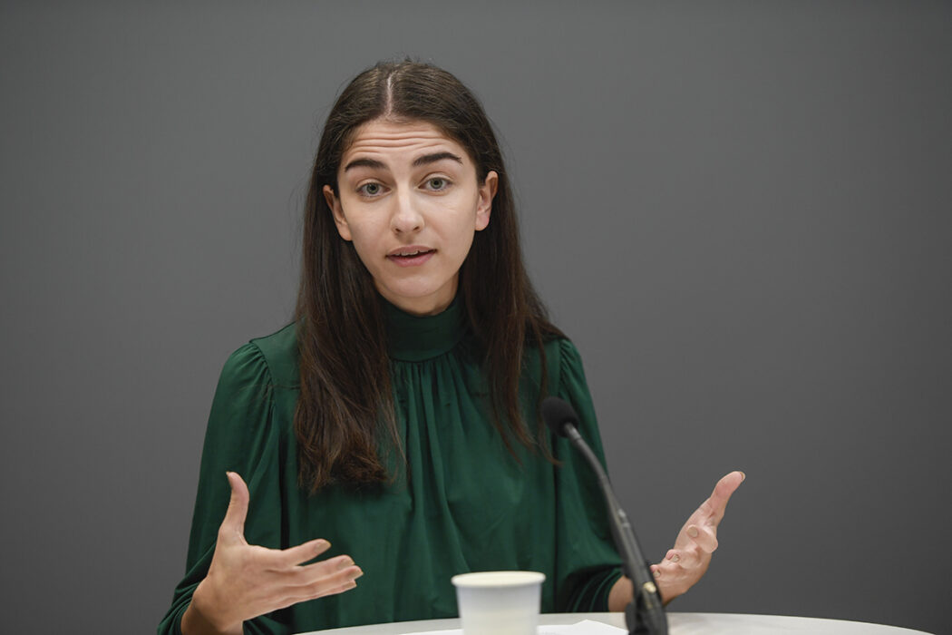 Klimat- och miljöminister Romina Pourmokhtari undrer miljödepartements klimatenhets pressbriefing inför FN:s klimatkonferens Cop27.