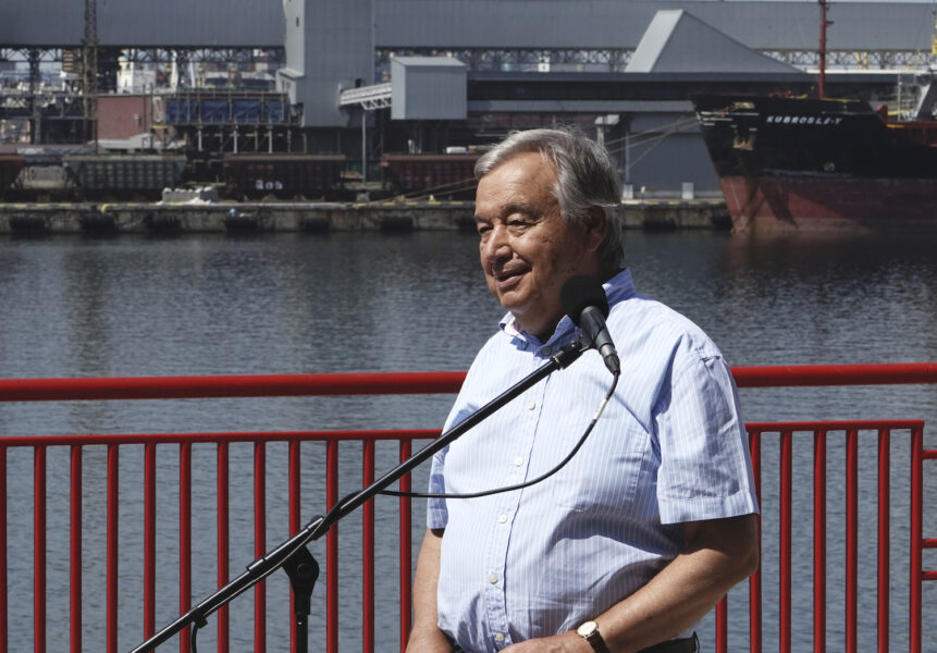 FN:s generalsekreterare António Guterres i Odessas hamn.