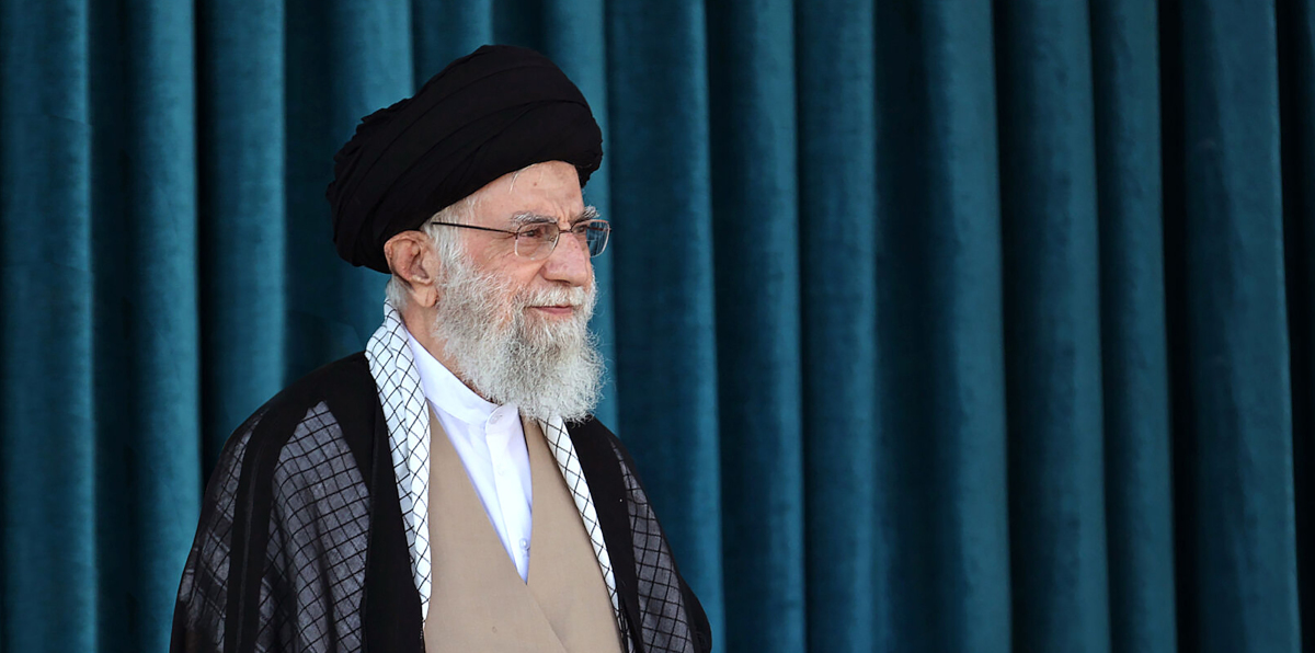 I en hackad tv-sändning gick Ali Khamenei upp i lågor.