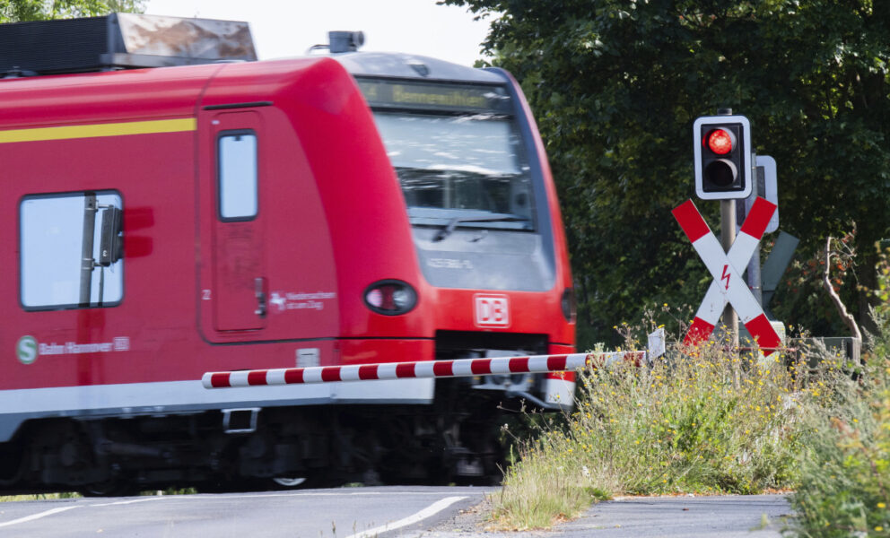 Ett kabelsabotage var orsaken till en tre timmar lång avstängning av tågtrafiken i hela norra Tyskland.