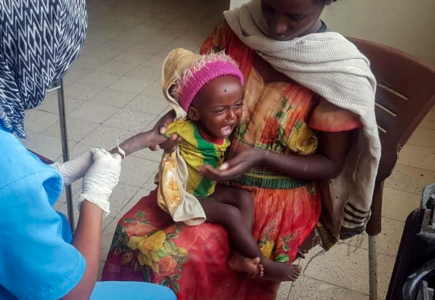 En ettåring behandlas för undernäring vid ett sjukhus i Mekele i Tigrayregionen i Etiopien tidigare i veckan.