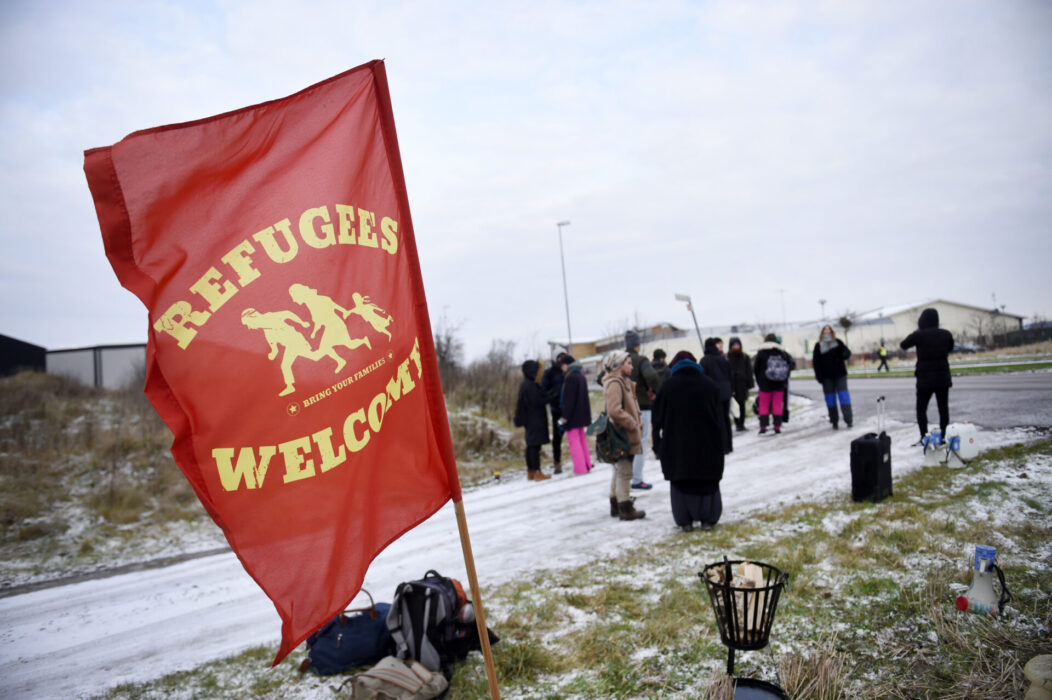 Den nya regeringen vill utvisa och låsa in de människor som är resultatet av politikernas misslyckande, vilket självklart skapar framtida problem i utlandet och i Sverige, skriver debattören.
