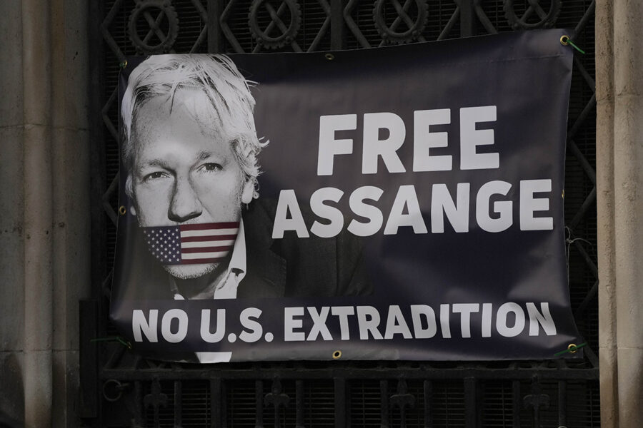 De stora medier som först tog emot och publicerade känsliga uppgifter från Wikileaks kräver att spionanklagelserna mot Julian Assange läggs ned.