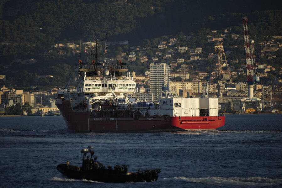 Det norska räddningsfartyget Ocean Viking anlände i fredags till den franska hamnstaden Toulon efter att ha avvisat från italienska hamnar och ha spenderat närmare 3 veckor på medelhavet.