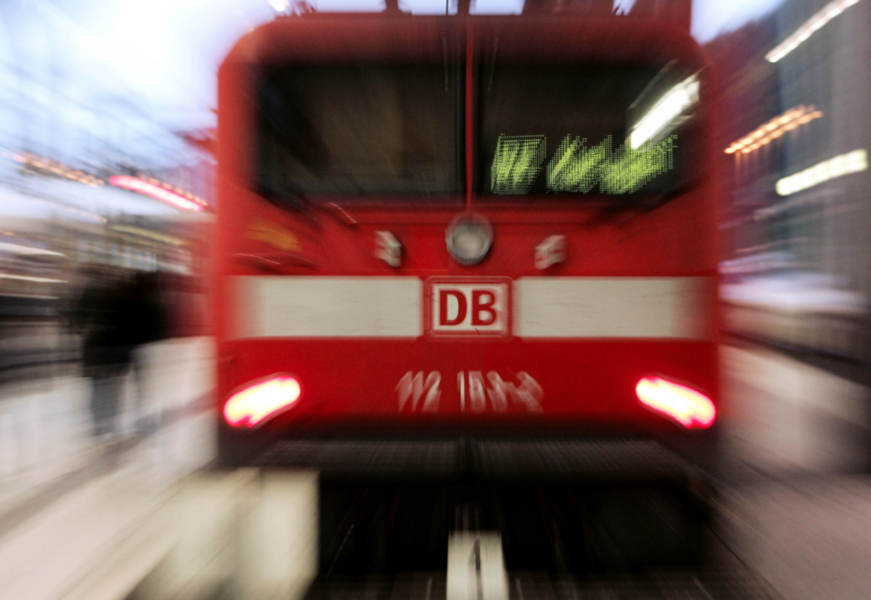 Resor på bland annat lokaltåg och bussar får enhetligt, och lägre, pris i Tyskland.
