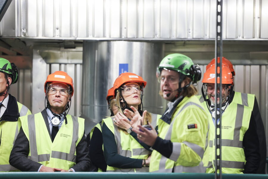 Statsminister Ulf Kristersson och Europaparlamentets talman Roberta Metsola besöker kraftvärmeverket i Stockholm.