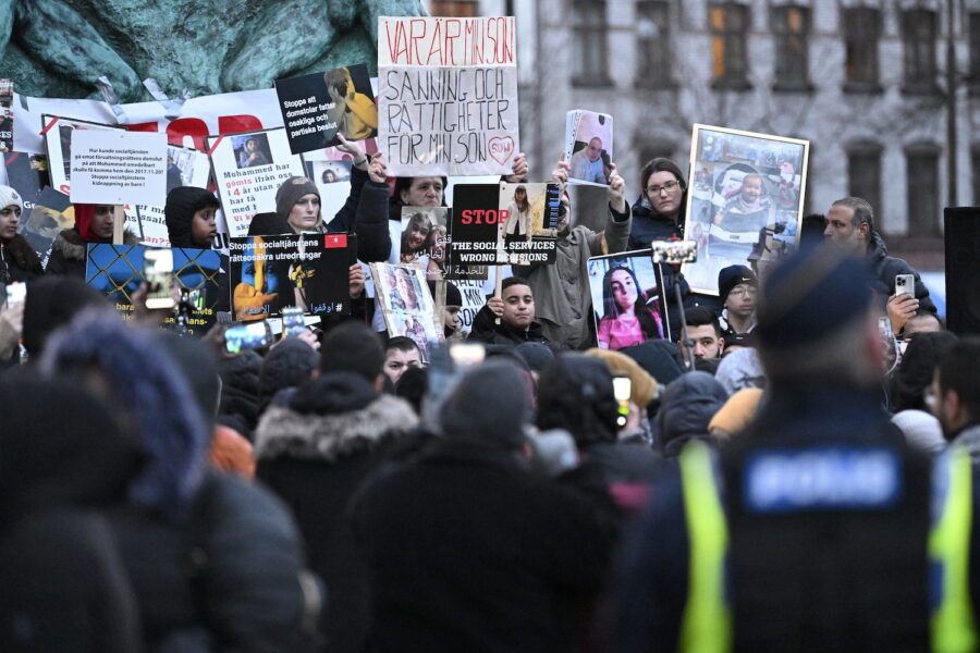 En demonstration mot LVU och socialtjänsten i Malmö i samband med att desinformationskampanjen var som störst i februari i år.