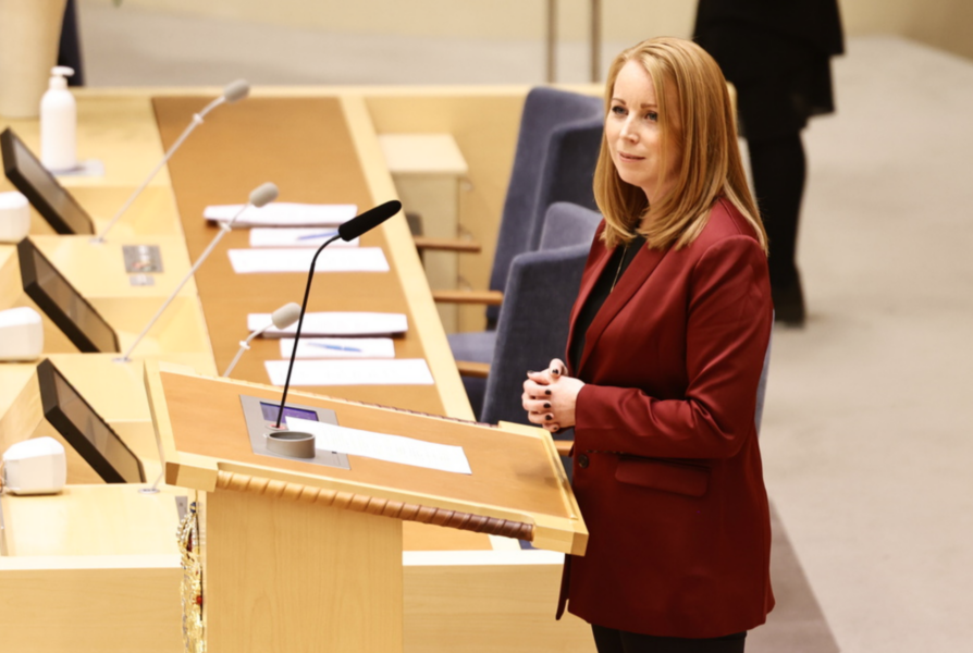 Annie Lööf har utsatts för hot och hat under sin politiska karriär, vilket är ett av skälen till att hon lämnar rollen som partiledare för Centerpartiet.