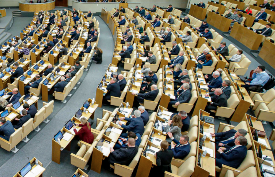 Ryska parlamentariker har klubbat igenom en skärpning av yttrandefriheten i frågor om sexualitet och könsidentitet.