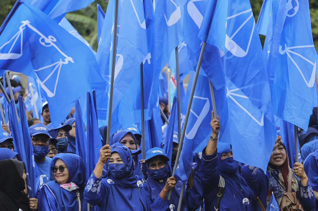 Anhängare av koalitionen Nationella fronten i Malaysia.
