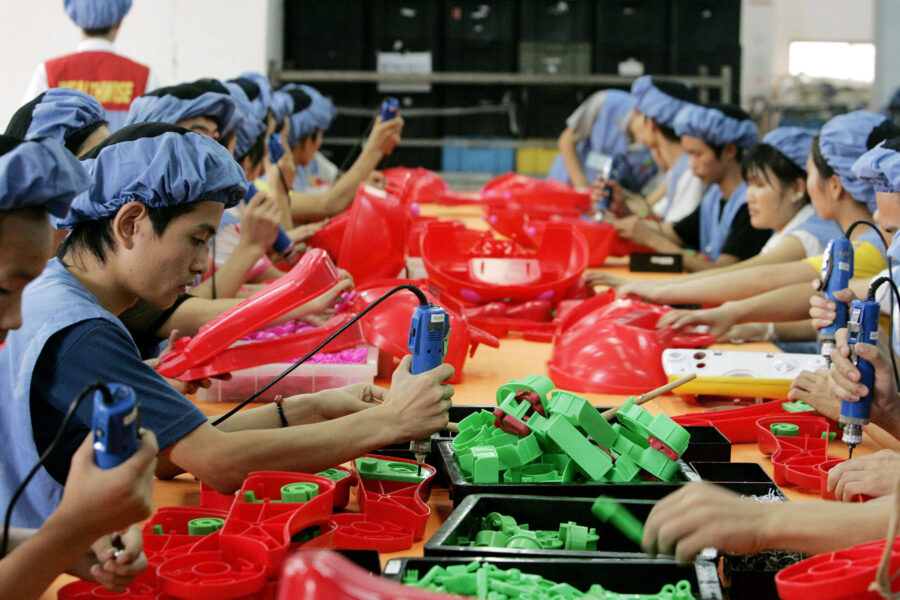 Vårt globala produktionssystem bygger på superbillig arbetskraft från fattiga länder, skriver debattören.