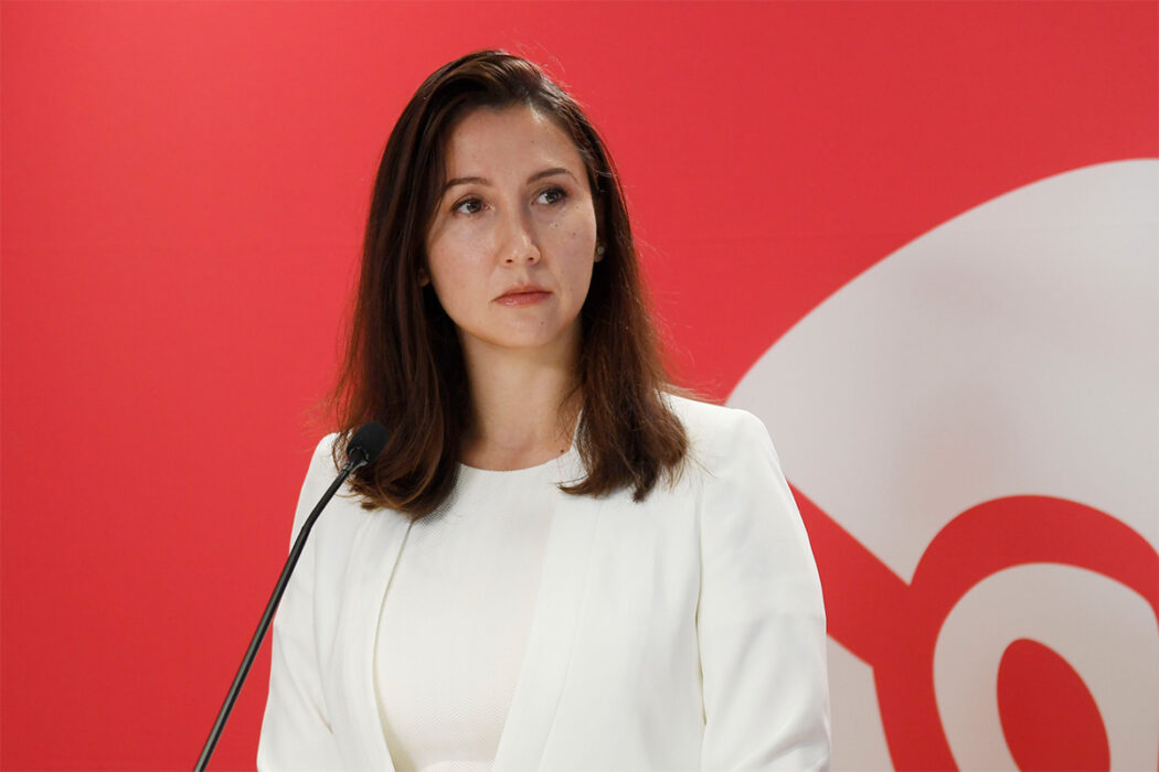 Det nya finansregionrådet Aida Hadzialic (S) presenterade Region Stockholms budget för nästa år och flaggade för ett underskott på omkring 3,5 miljarder kronor.