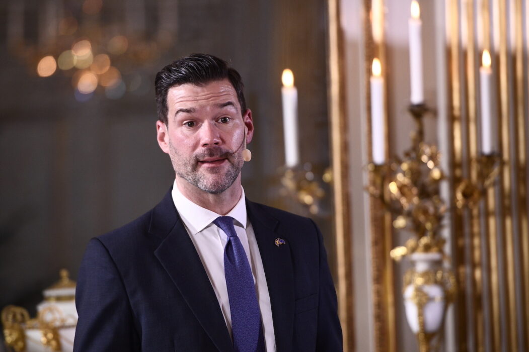 Bistånds- och utrikeshandelsminister Johan Forssell skär ned på stöden till flera FN-organ för att, bland annat, kunna göra Ukraina till Sveriges främsta mottagare av bistånd.