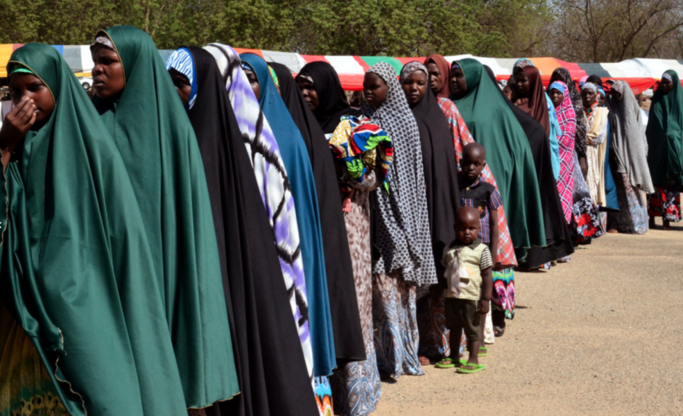 Kvinnor och barn, som hållits frihetsberövade i uppemot två år för misstänkta kopplingar till Boko Haram, släpps i Maiduguri i nordöstra Nigeria 2015.