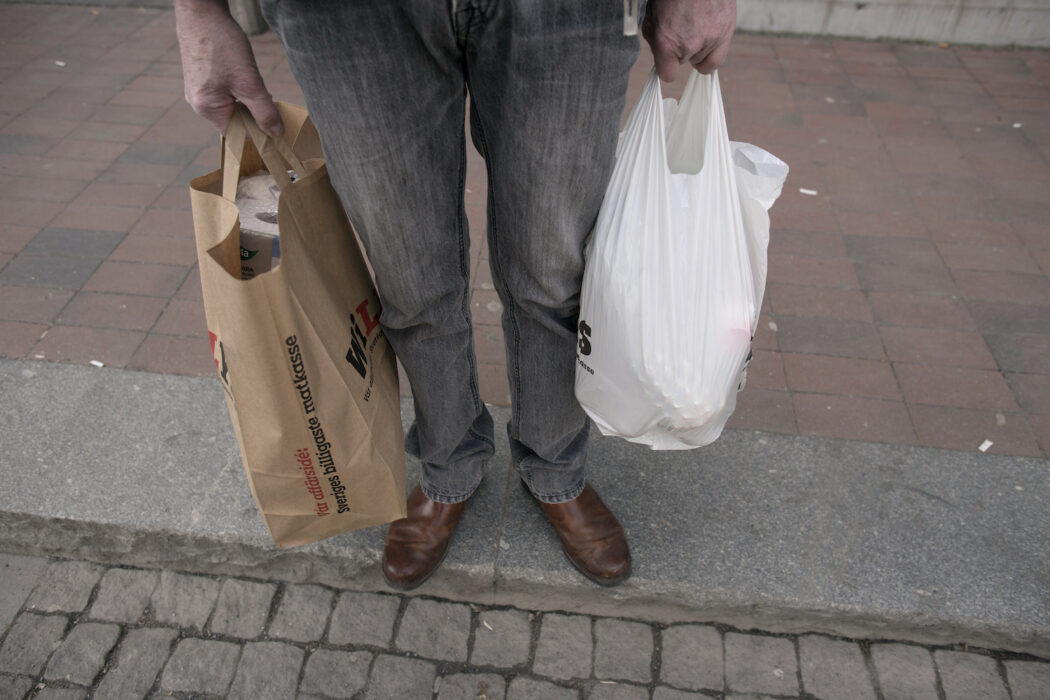 Maten har blivit 17 procent dyrare i år, samtidigt som försörjningsstödet inte ökat en krona.