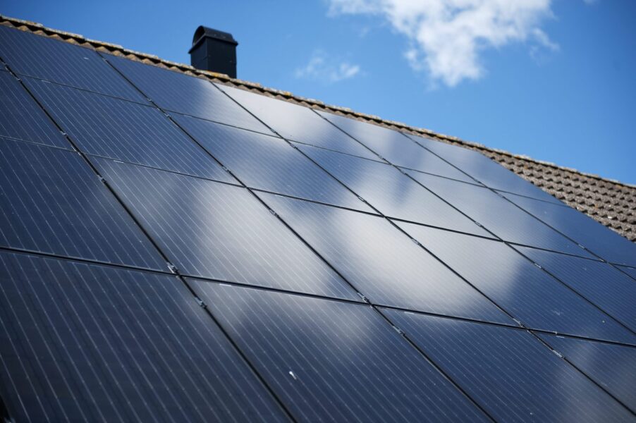 EU-parlamentet vill att alla nya hus i EU om fem år ska ha solceller på taket.