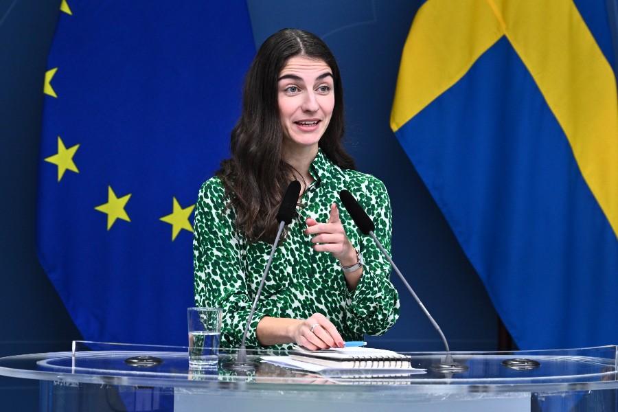 Romina Pourmokhtari, Sveriges klimat- och miljöminister under en presskonferens om Sveriges ingång i förhandlingarna om ett nytt globalt naturavtal.