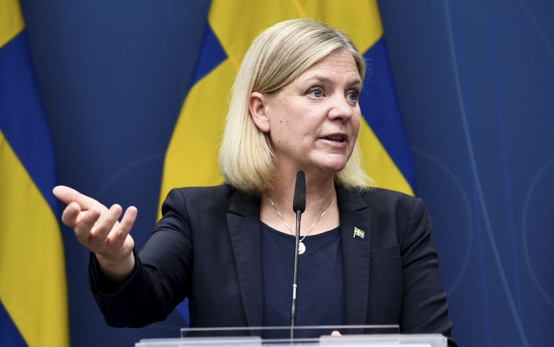 Magdalena Andersson (S) är en av många personer som är arga över att elstödet inte går till folk som lever på försörjningsstöd, även kallat socialbidrag.