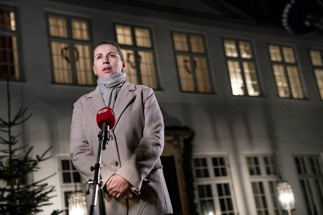Statsminister Mette Frederiksen på en presskonferens i söndags.