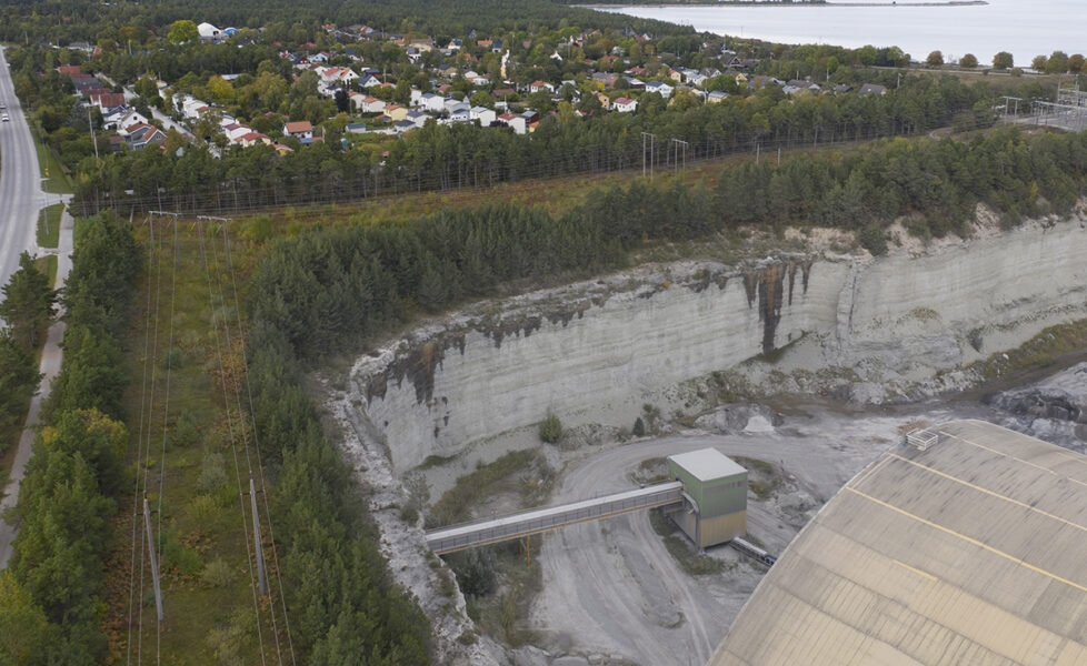Cementa kan fortsätta bryta kalk på Gotland, meddelade mark- och miljödomstolen i dag.