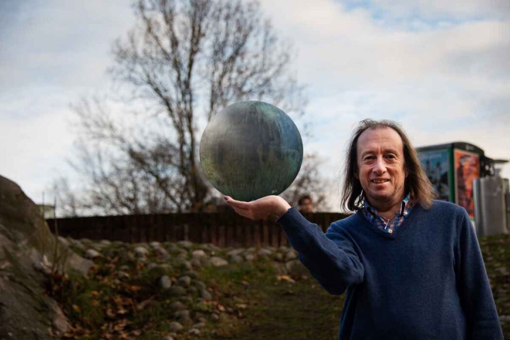 Alasdair Skelton, som är professor i geokemi och petrologi vid SU, vill inte att vi ger upp hoppet när det kommer till klimatförändringarna.
