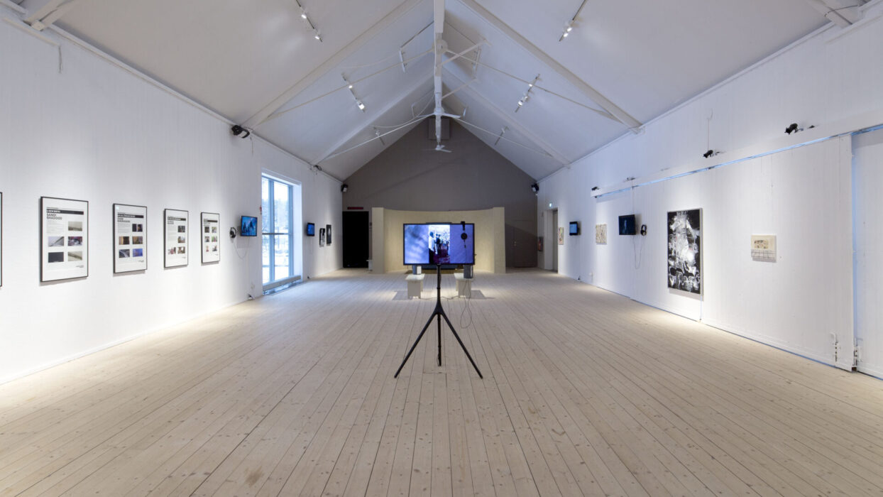 Under fredagens visning på Mångkulturellt centrum, med temat kvinnor och flykt, finns bland annat utställningarna Noncitizen Studio och DIM/HEM.
