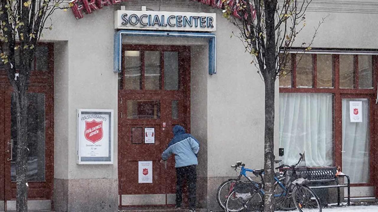 Många söker sig till det sociala centret för att lindra kylan.