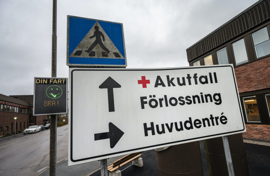 Akutsjukhusen i Stockholm får två miljarder extra av mittenkoalitionen och Vänsterpartiet.