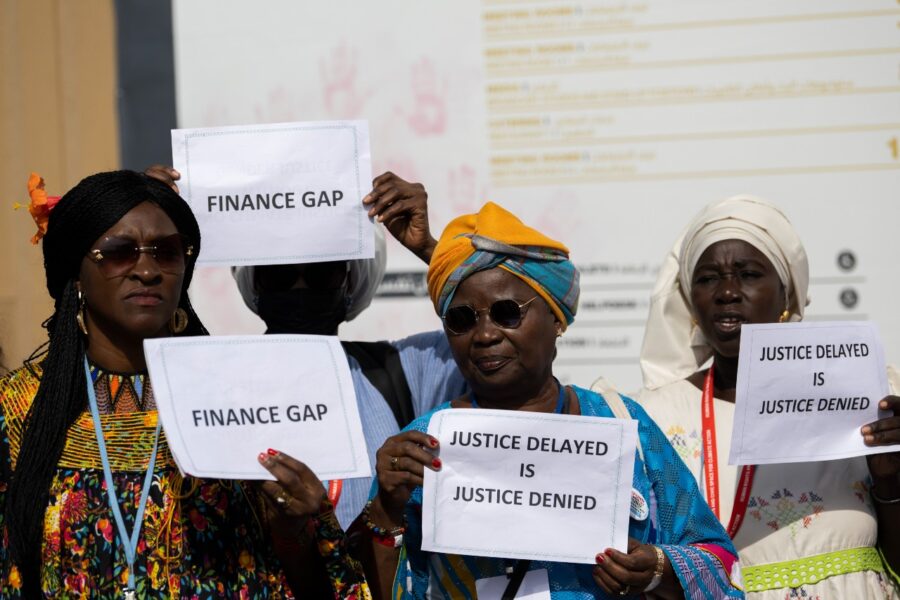 Protest mot att rika länder inte uppfyllt löften om klimatfinansiering under Cop27.