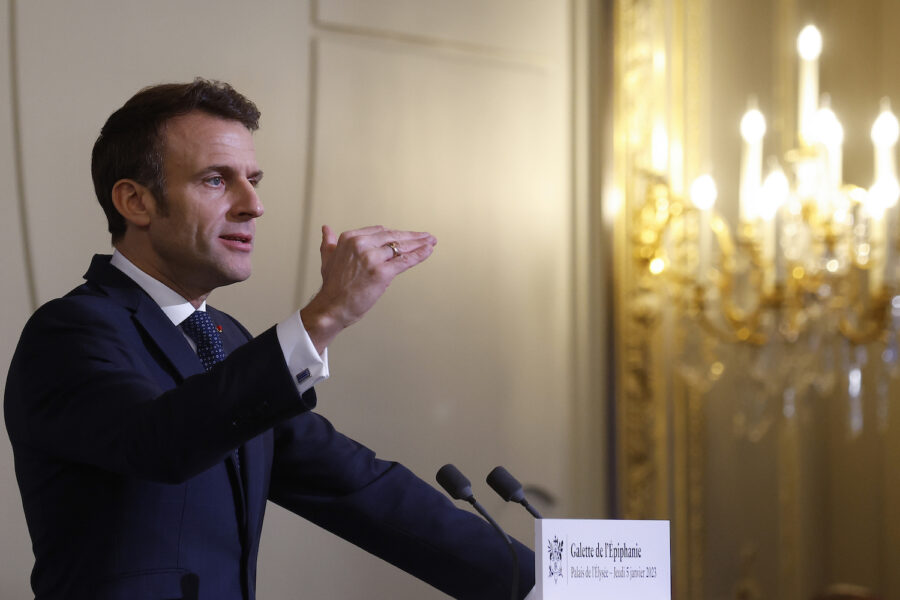 Frankrikes president Emmanuel Macron tros ha varit måltavla för en komplott.