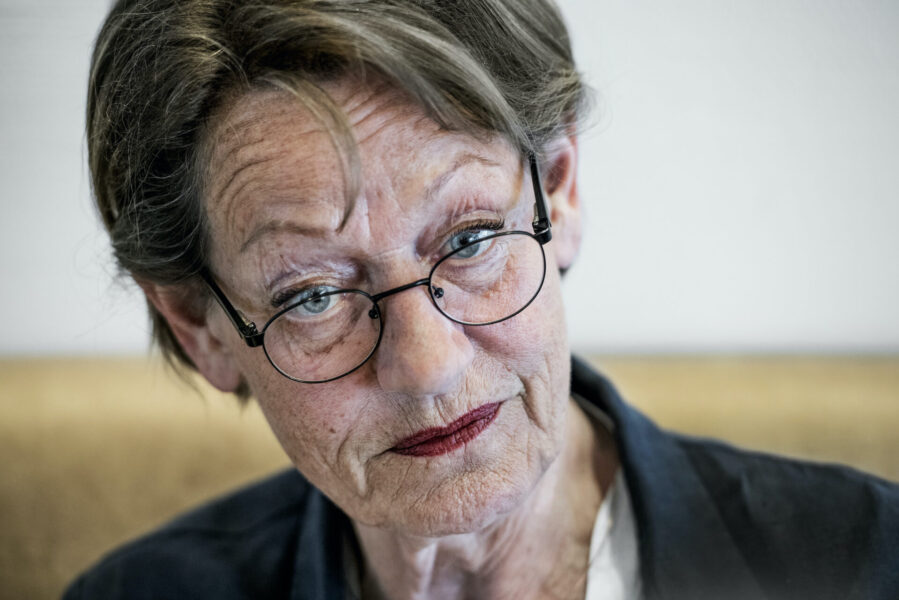 Gudrun Schyman anser att det inte gjordes tillräckligt för att förhindra kriget i Ukraina.