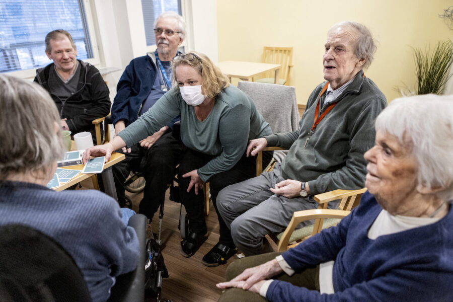 På Axgårdens vård- och omsorgsboende driver man ett projekt om att prata mer om döden med de boende.