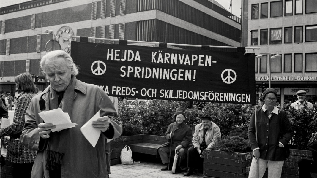 Författaren Per Anders Fogelström var mångårig aktivist i den svenska fredsrörelsen.