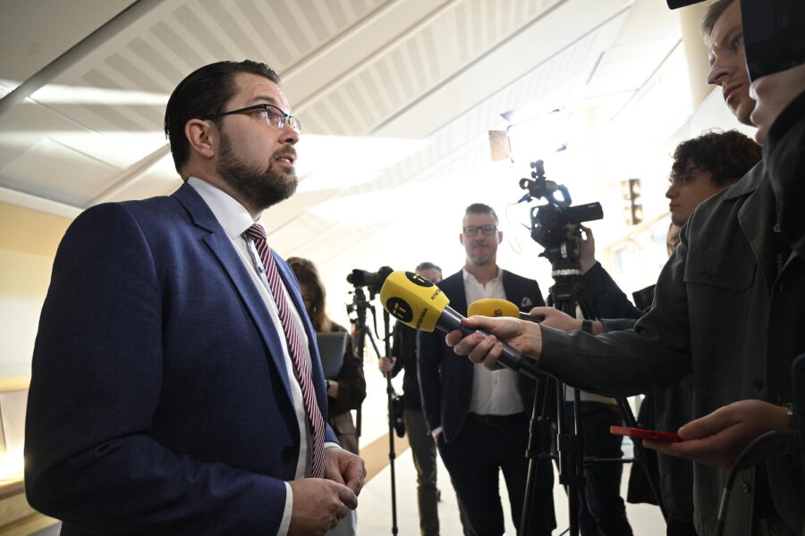 Jimmie Åkesson intervjuas efter dagens partiledardebatt i riksdagen.
